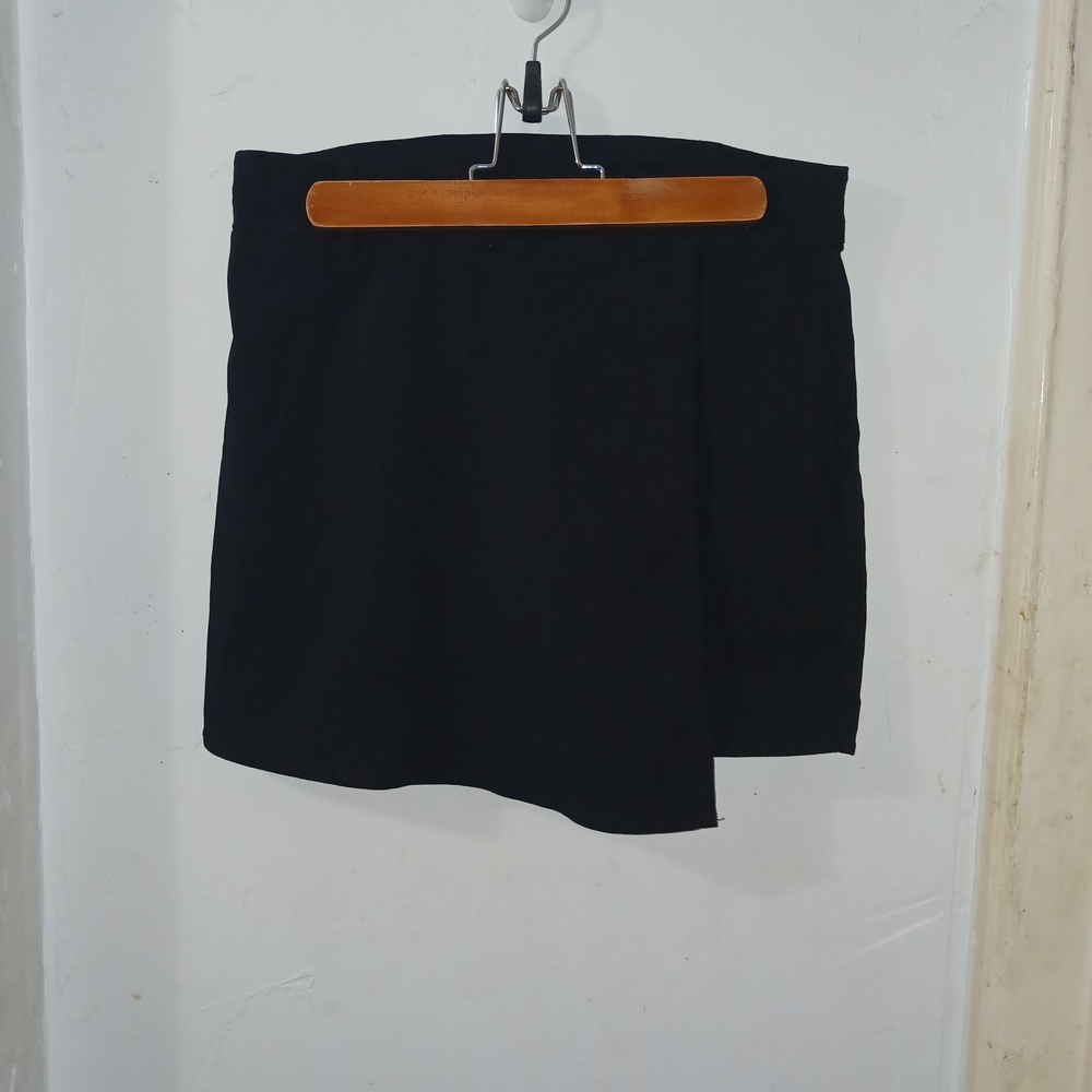 Hot Topic Black Skort